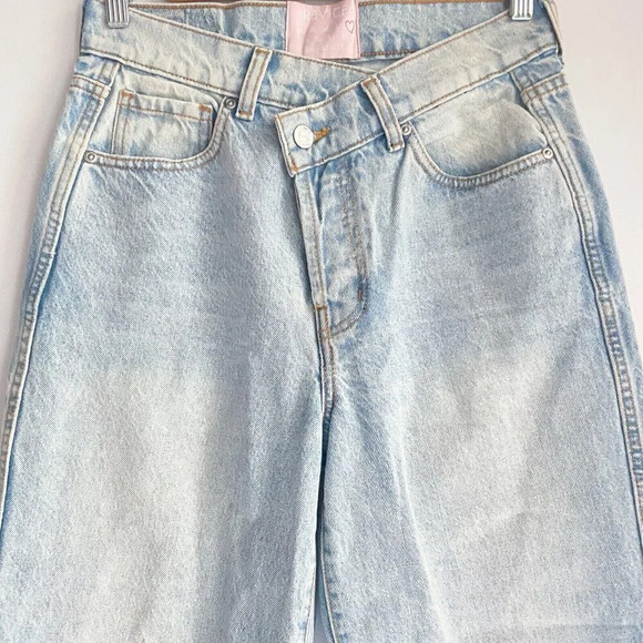 Revice Light Wash Blue Straighr leg Asymmetrical Waist Jeans 28 - Picture 2 of 6
